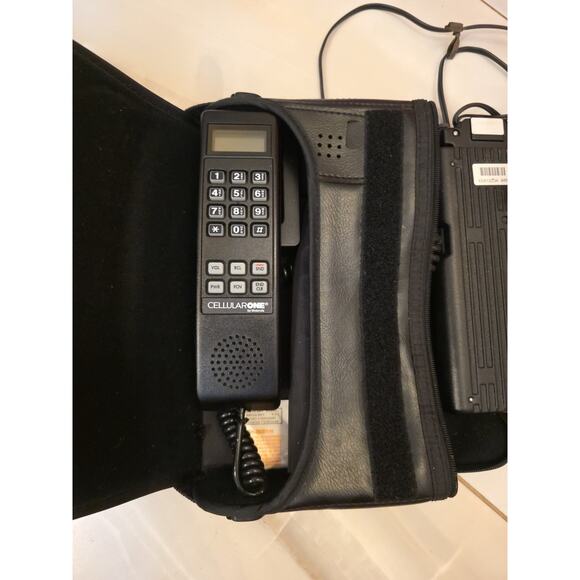 Vintage Cellular One Motorola Cellphone Model SCN2498b Mobile Bag Car Phone - Picture 2 of 16